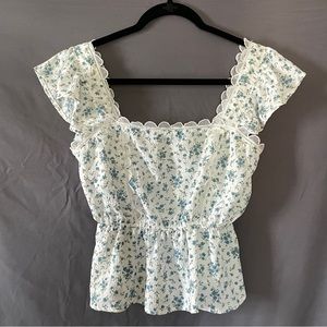 E&M Pretty floral crop top w/ lace detail